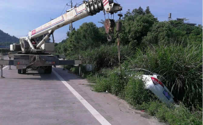突泉重载吊车救援 突泉重载吊车救援